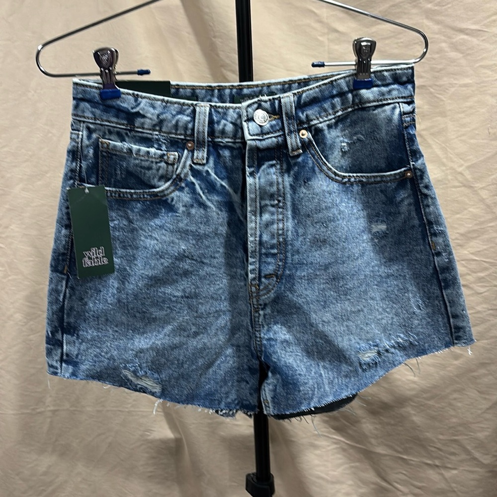 Wild fable, medium wash highest rise cut off shorts size 2. BNWT 26” wai…